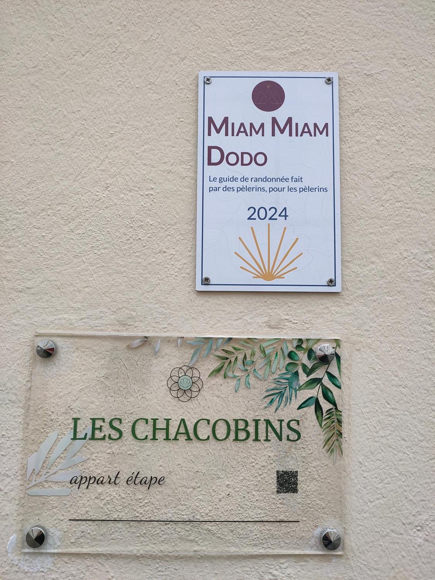 "Les Chacobins" - Appart'Etape Avec Garage Velos La Reole Bilik gambar